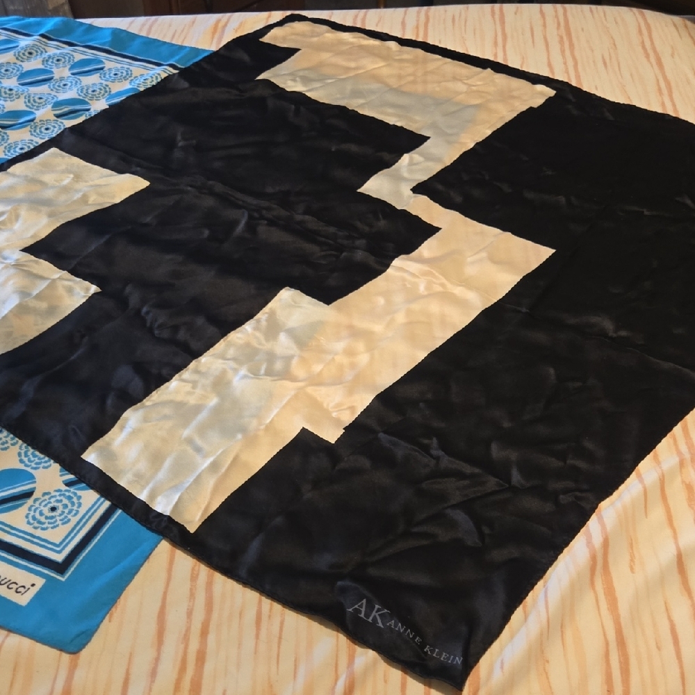 Anne Klein and Leo NYARDUCCI Geometric  Scarfs